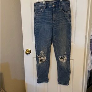 Women’s distressed boyfriend jeans